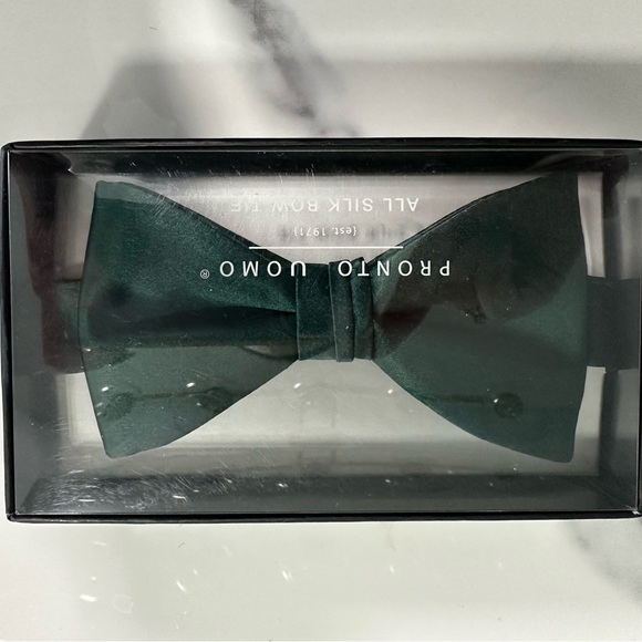 NWT emerald/hunter green bow ties - Picture 3 of 4